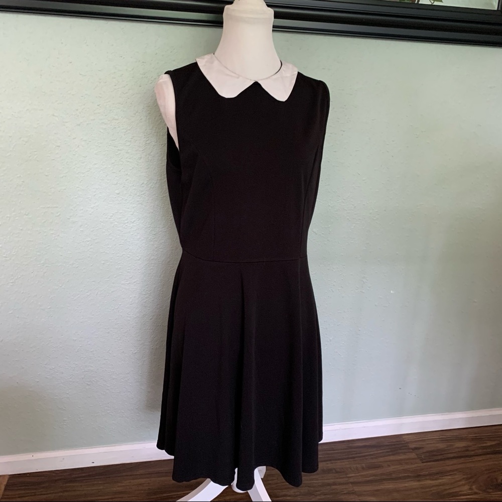 Hot Topic black collared dress